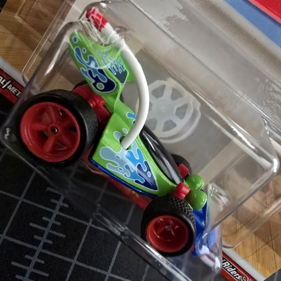 MATTEL HOT WHEELS PREMIUM 2019 DISNEY PIXAR - Picture 2 of 6